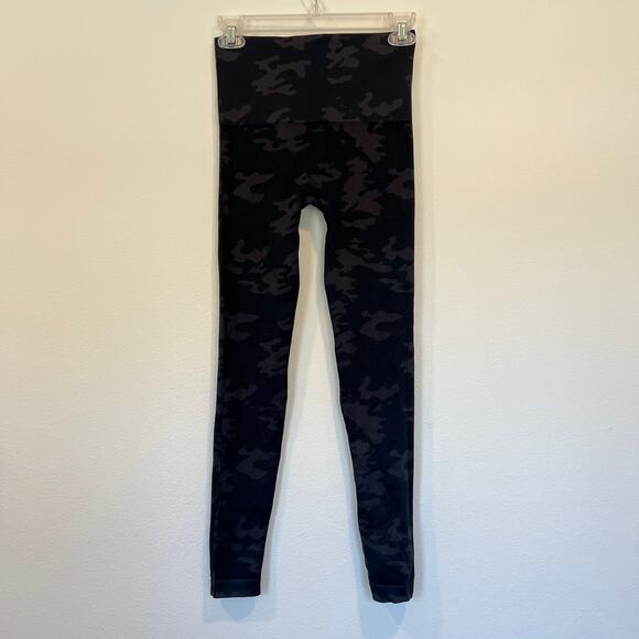 Spanx Seamless Black and Gray Camo Leggings Women's M - Picture 2 of 7